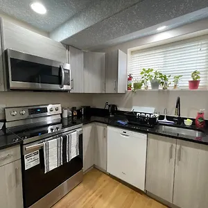  Apartment Super Luxury & Cozy Lower Level In Nw Calgary, Ab Close To Banff